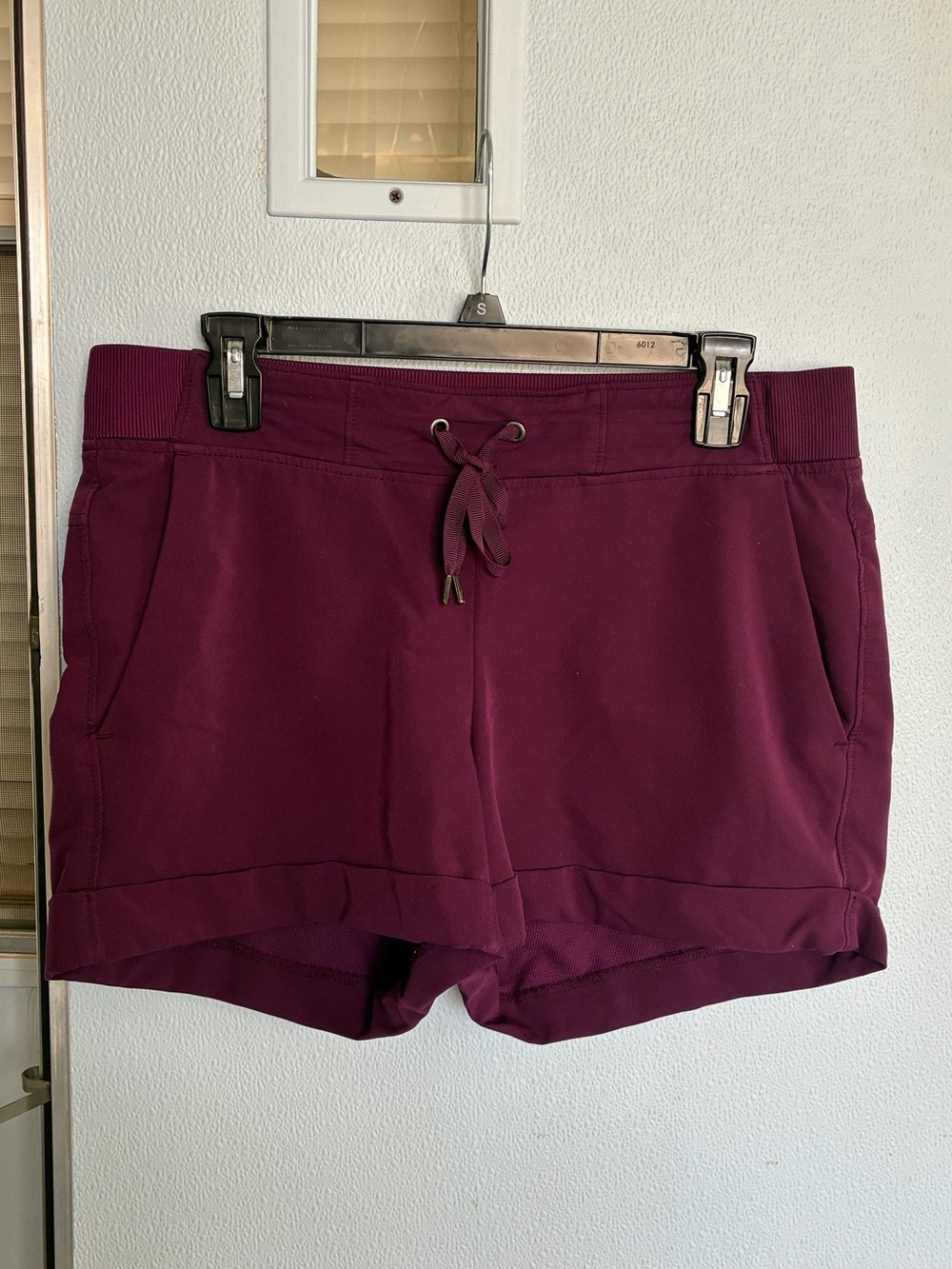 Athleta Shorts Plum Pull-On Drawstring Women's 10